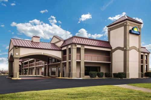 Days Inn by Wyndham Oak Grove/Ft. Campbell - main image