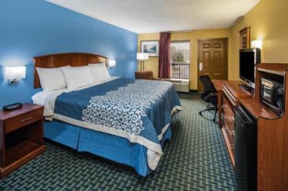 Days Inn by Wyndham Oak Grove/Ft. Campbell - image 2