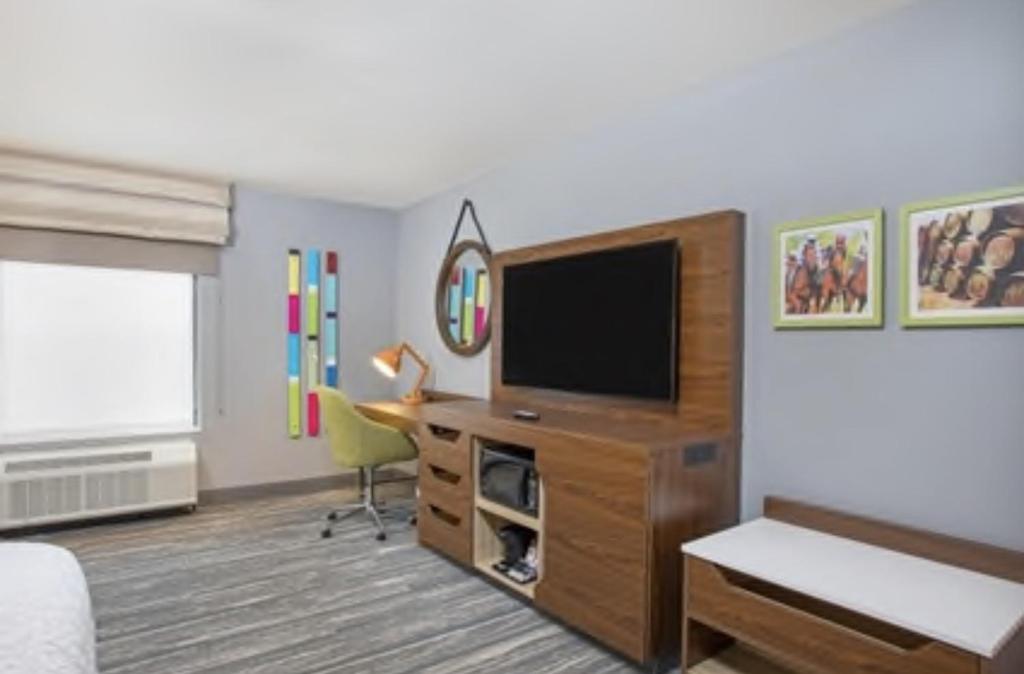 Hampton Inn Oak Grove Fort Campbell - image 3