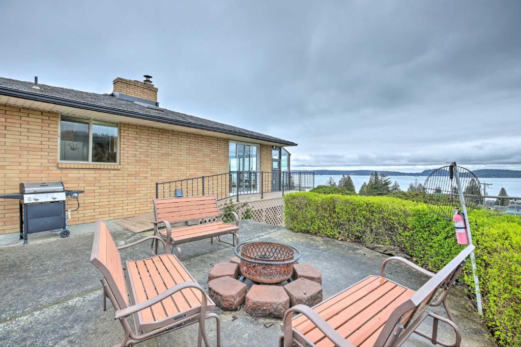 Family Home with Skagit Bay View - 6 Mi to Downtown! - image 4