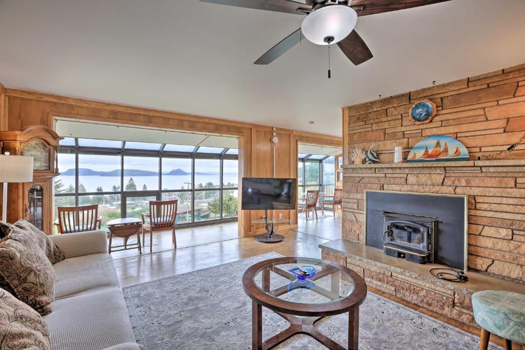 Family Home with Skagit Bay View - 6 Mi to Downtown! - image 5