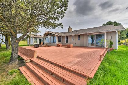 Chic Oceanfront Retreat with Deck and Mountain Views! - image 15