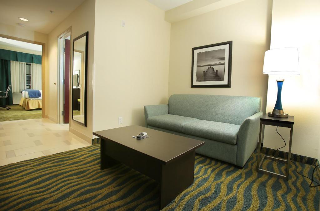 Holiday Inn Express & Suites Southport - Oak Island Area an IHG Hotel - image 7