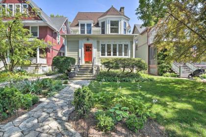 Classic Oak Park Home 11 Mi to Dtwn Chicago! - image 3