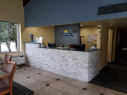 Days Inn by Wyndham Oak Ridge Knoxville - image 3