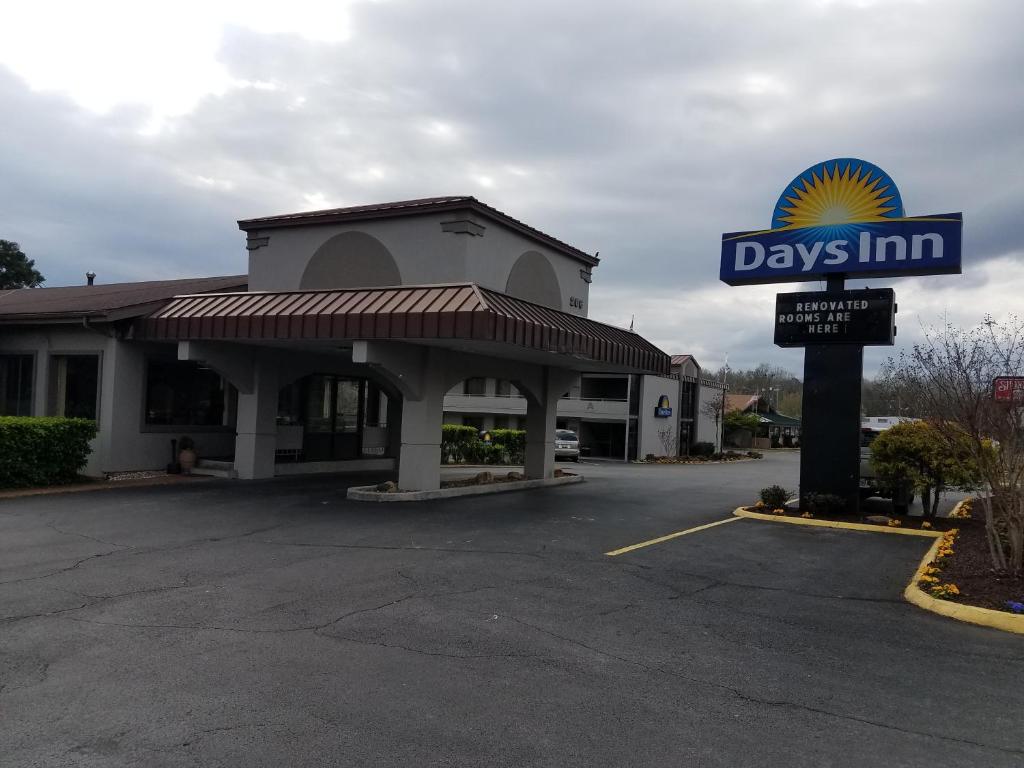 Days Inn by Wyndham Oak Ridge Knoxville - image 5