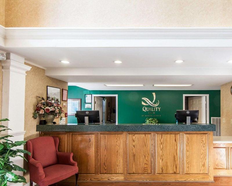 Quality Inn Oak Ridge - image 2