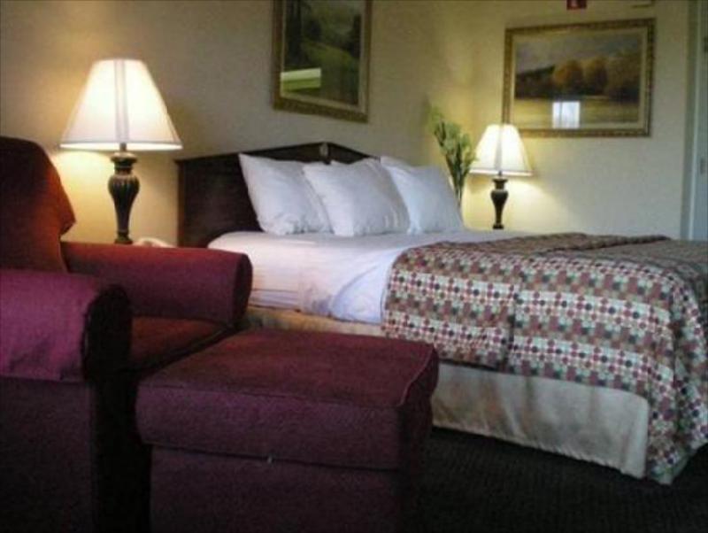 Quality Inn Oak Ridge - image 5