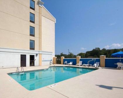 Comfort Inn Oak Ridge - image 2