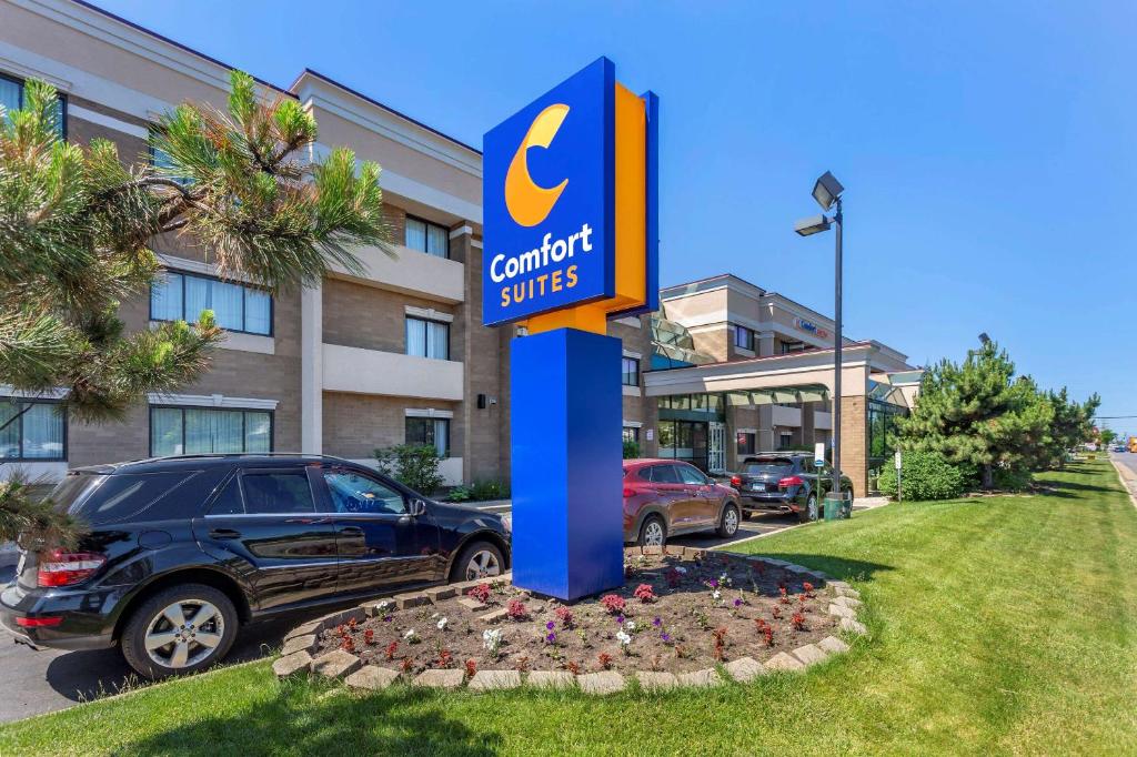 Comfort Suites Oakbrook Terrace near Oakbrook Center - main image