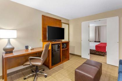 Comfort Suites Oakbrook Terrace near Oakbrook Center - image 11