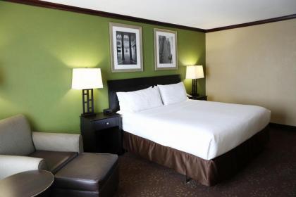 Holiday Inn Chicago/Oak Brook an IHG Hotel - image 11