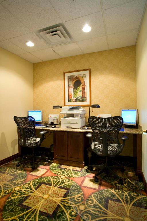 Hilton Garden Inn Oakbrook Terrace - image 2