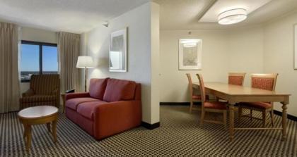 Hilton Suites Chicago/Oakbrook Terrace - image 16