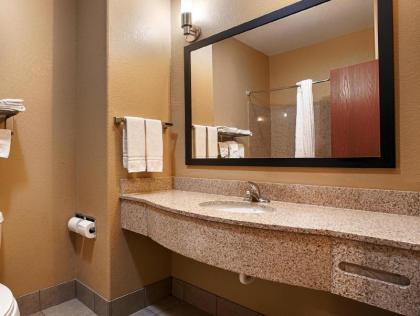 Best Western Oakdale Inn - image 10