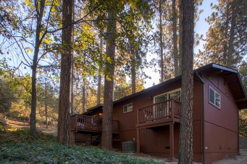 Yosemite's Anglers Rest - 2BR/2BA Home - main image