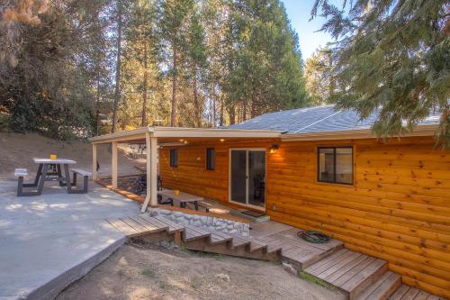 Yosemite's Golden Trout Retreat - main image