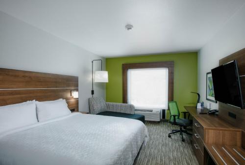 Holiday Inn Express & Suites Oakhurst-Yosemite Park Area an IHG Hotel - main image