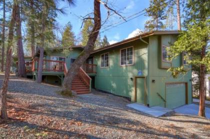 Bass Lake's Manzanita Cabin! - image 2