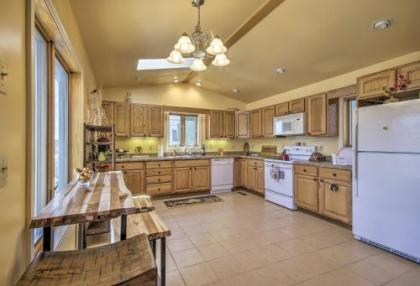 Deep Creek Lake Townhome with Deck and Water Views - image 2