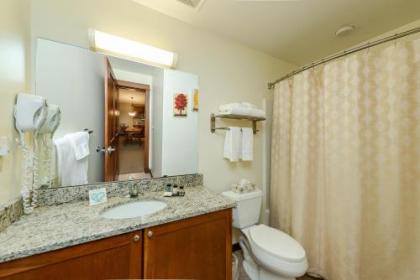 B105   1 Bedroom Lake View Suite at Lakefront Hotel Oakland Maryland