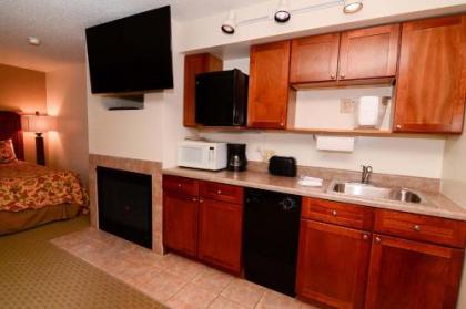 A124- studio standard view suite king size bed kitchenette free WiFi!