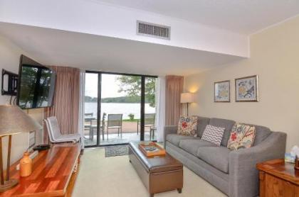 101B  Lakefront condo one bedroom sleeps four Oakland