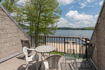 203A   Lakefront Efficiency Condo Access to Indoor Pool Maryland