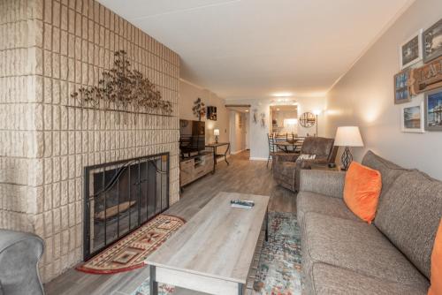 204B - Cozy Lakefront One Bedroom Condo Private Patio Free WIFI! - image 2