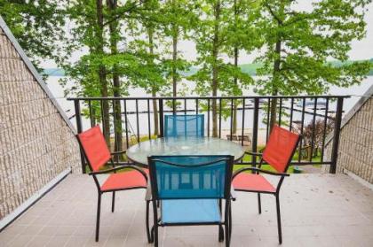 206A   Lakefront Efficiency Condo Indoor Pool Access Oakland Maryland