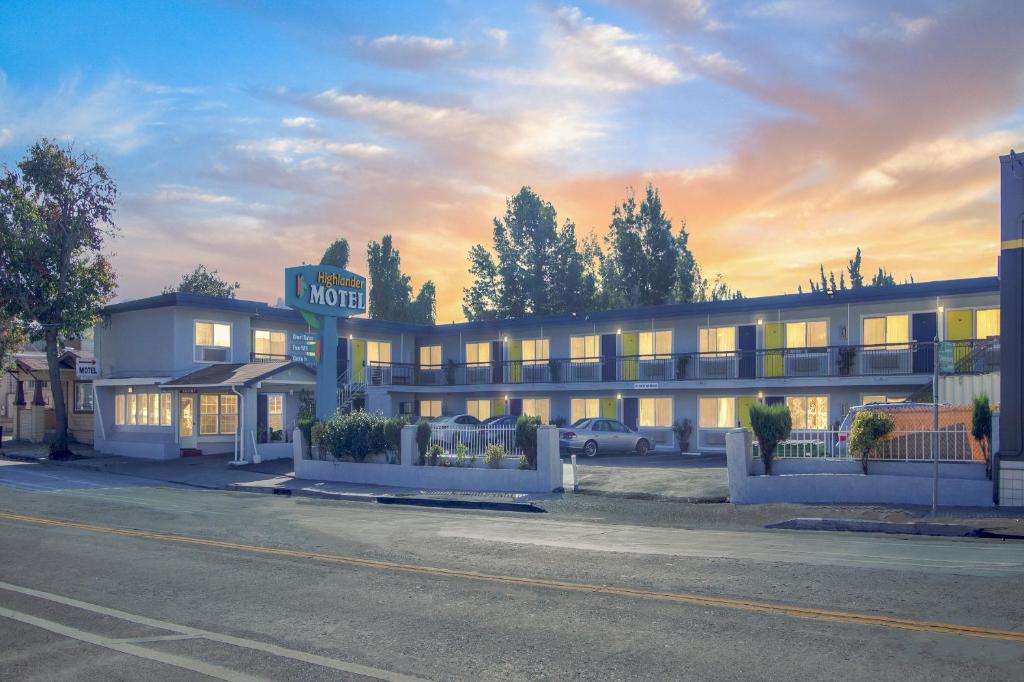 Highlander Motel - main image