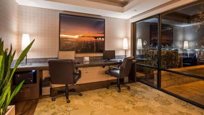 Best Western Plus Bayside Hotel - image 9