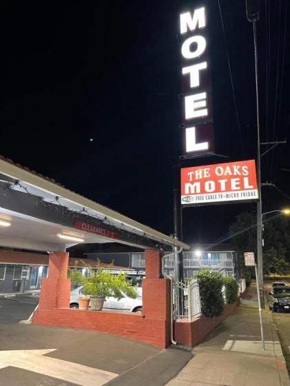 The Oaks Motel - image 11