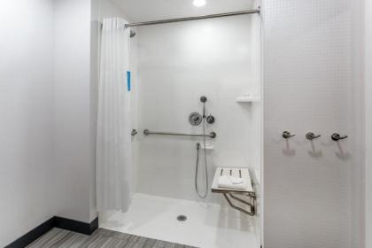 Hampton Inn Oakland Downtown-City Center - image 6