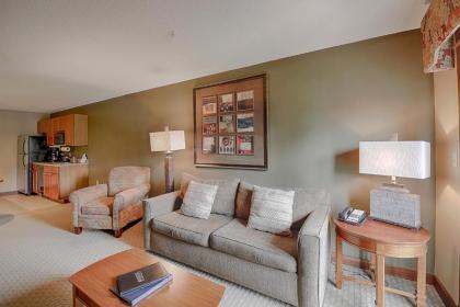 A207- One bedroom suite has a private balcony to enjoy views of the lake! - image 5