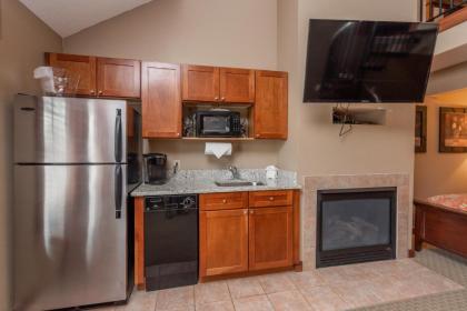 A310- Standard view studio & loft sleeps 6 cozy fireplace & free wifi! - image 2