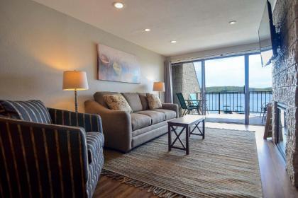 202B - Lakefront King Bed Condo Sleeps 4 Recently Renovated! - image 1