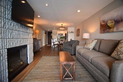 202B - Lakefront King Bed Condo Sleeps 4 Recently Renovated! - image 17