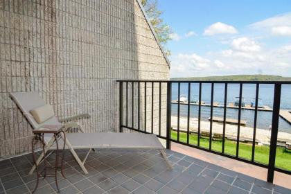 202B - Lakefront King Bed Condo Sleeps 4 Recently Renovated! - image 9