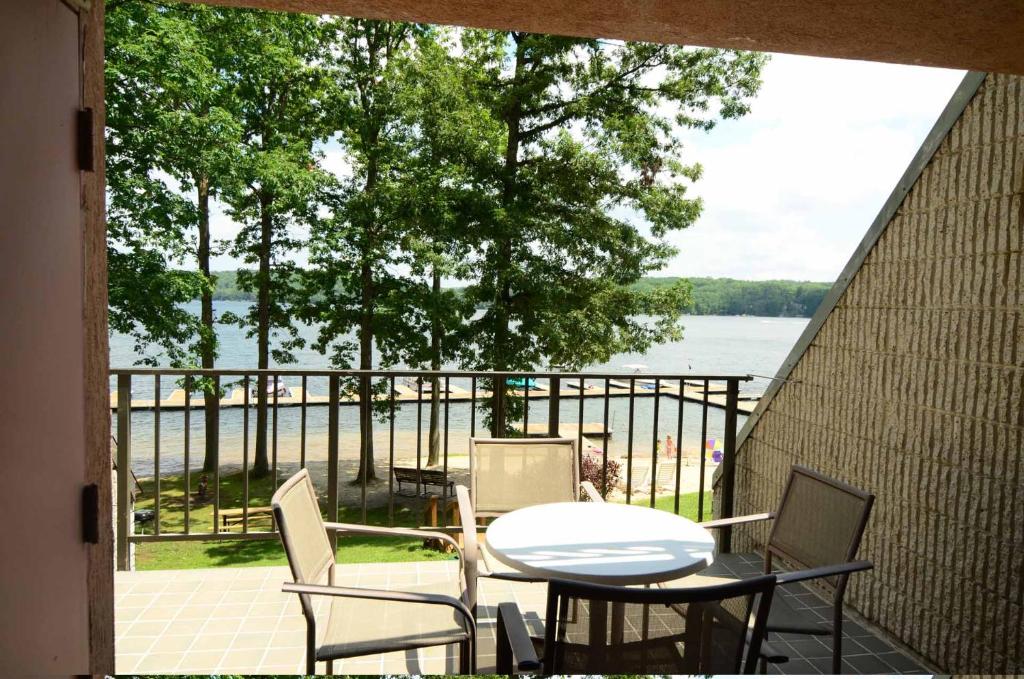 205A - Lakefront Efficiency Condo Expansive Lake Views Fireplace Free WIFI! - image 2