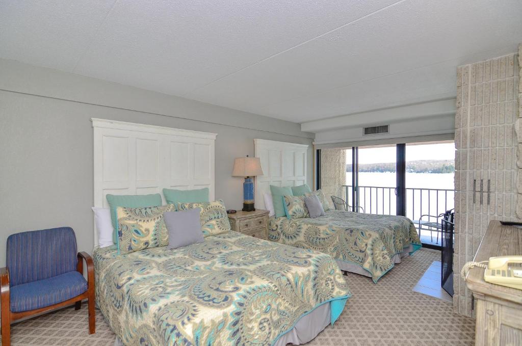 301D - Lakefront 2 Bedroom Condo with 2 Baths Free WIFI! - image 7