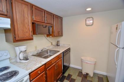 305E - Lakefront 3 Bedroom Condo with 3 Baths Sleeps 8 Free WIFI! - image 11