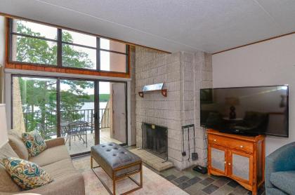 305E - Lakefront 3 Bedroom Condo with 3 Baths Sleeps 8 Free WIFI! - image 3