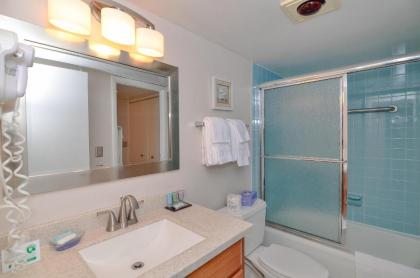 309B - Lakefront One Bedroom Condo Queen Beds Fireplace! - image 12