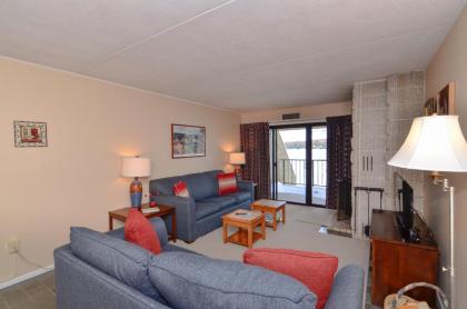 309B - Lakefront One Bedroom Condo Queen Beds Fireplace! - image 8