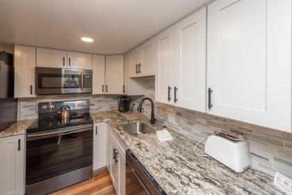 503F - Lakefront 3 Level Condo with 3 Bedrooms 2 Baths Recently Renovated! - image 4