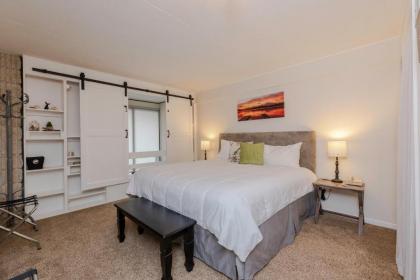 506G - Spacious Lakefront 2 Bedroom Condo with Free WIFI! - image 12