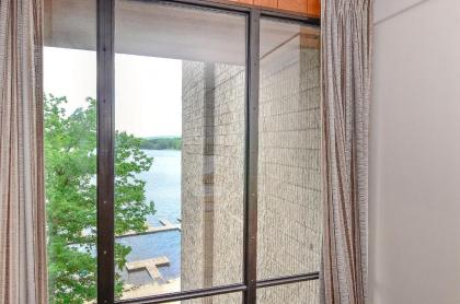 506G - Spacious Lakefront 2 Bedroom Condo with Free WIFI! - image 8