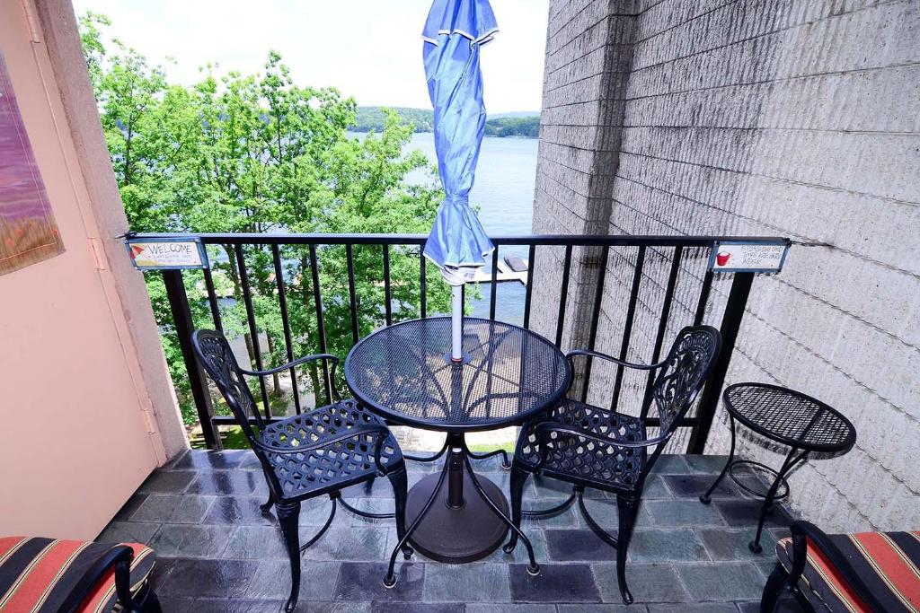 706H - Top Lakefront Panoramic View Condo Sleeps 4 Free WIFI! - image 5