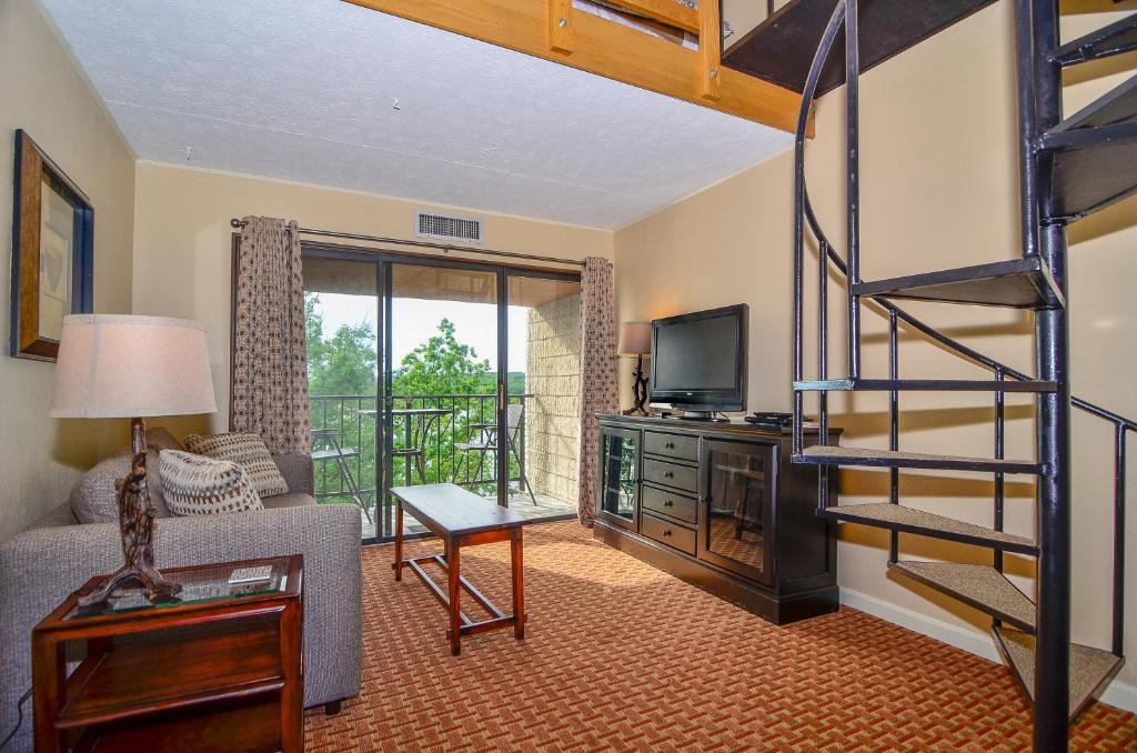 710H - Lakefront Studio Condo with Full Kitchen Free WIFI! - image 4